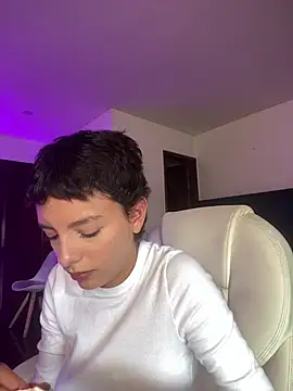 Snapshot of Peytongh_ chatting on July 4, 2026, 7:29 pm Peytongh online show from July 4, 2026, 7:29 pm