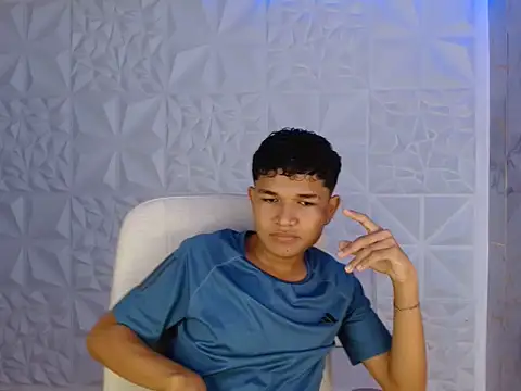 Snapshot of davexxx_ chatting on June 21, 2026, 5:02 am davexxx online show from June 21, 2026, 5:02 am