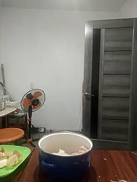 Yevgeshka-Milashka online show from November 28, 2025, 3:23 pm