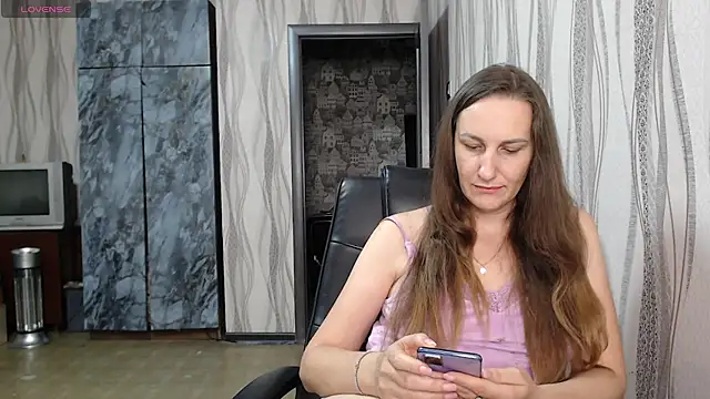 Yevgeshka-Milashka online show from November 2, 2025, 1:27 pm