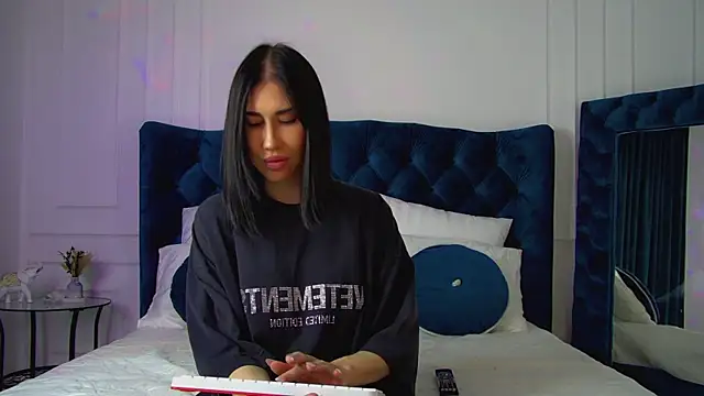 Snapshot of KaylaMous chatting on July 12, 2026, 6:20 pm KaylaMous online show from July 12, 2026, 6:20 pm