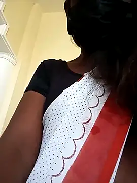 Snapshot of Keerthi_143 chatting on August 3, 2026, 4:09 am Keerthi 143 online show from August 3, 2026, 4:09 am