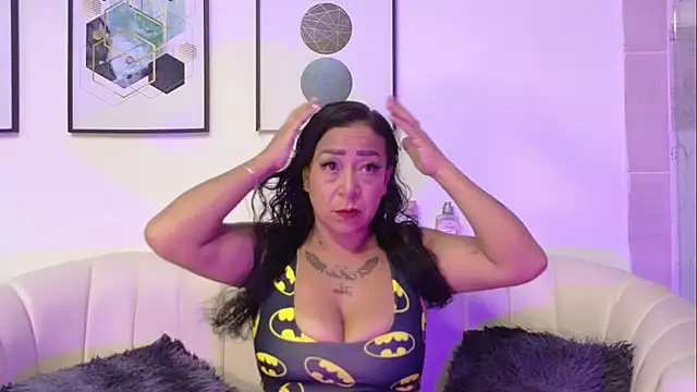 Snapshot of OrianaParra_ chatting on June 30, 2026, 12:43 am OrianaParra online show from June 30, 2026, 12:43 am