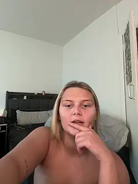 Snapshot of Skylablonde chatting on July 2, 2026, 2:12 pm Skylablonde online show from July 2, 2026, 2:12 pm
