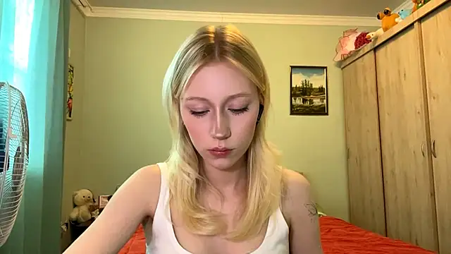 Snapshot of BossedFrog chatting on June 19, 2026, 2:23 pm BossedFrog online show from June 19, 2026, 2:23 pm