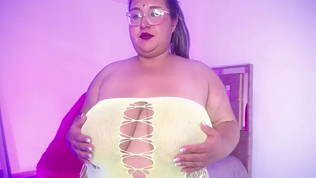 Snapshot of HoneyBunnyBBW chatting on June 24, 2026, 1:48 am HoneyBunnyBBW online show from June 24, 2026, 1:48 am