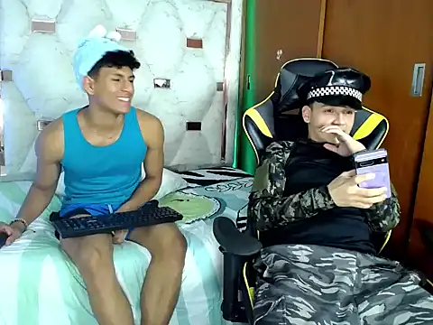Snapshot of Golds_boy_duo chatting on June 3, 2026, 4:13 am Golds boy duo online show from June 3, 2026, 4:13 am