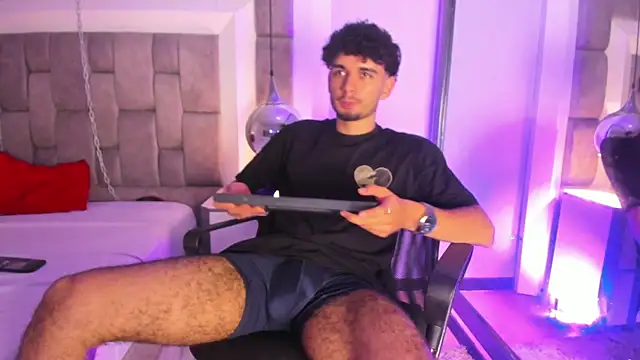 Snapshot of LucasThomson_ chatting on June 30, 2026, 4:12 am LucasThomson online show from June 30, 2026, 4:12 am