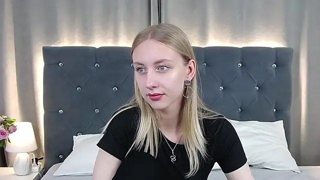 LirienVexx online show from June 7, 2026, 6:29 am
