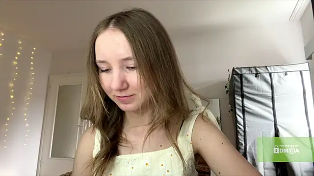 smalllisa online show from July 4, 2026, 4:11 pm