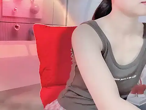 Snapshot of -Lylyn- chatting on June 30, 2026, 1:49 am -Lylyn- online show from June 30, 2026, 1:49 am