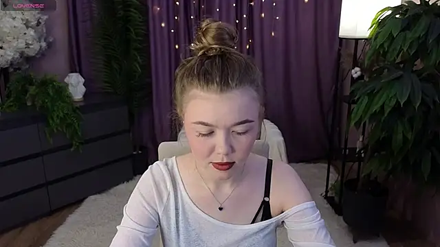 Snapshot of Lina_deels chatting on June 25, 2026, 7:30 pm Lina deels online show from June 25, 2026, 7:30 pm