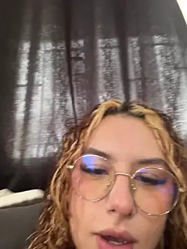Snapshot of Joyce-fire chatting on June 17, 2026, 7:13 pm Joyce-fire online show from June 17, 2026, 7:13 pm