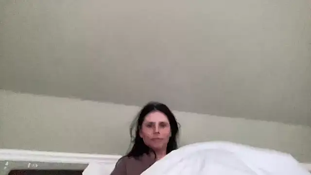 Snapshot of JadeLucy chatting on June 17, 2026, 6:46 am JadeLucy online show from June 17, 2026, 6:46 am