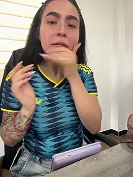 Sara fernandez- online show from June 17, 2026, 2:27 pm
