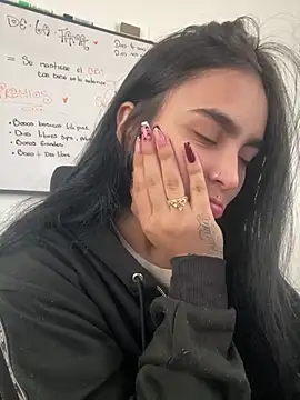 Sara fernandez- online show from June 25, 2026, 1:49 pm