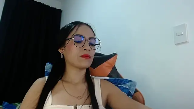 Snapshot of emaevans1 chatting on June 14, 2026, 2:24 am emaevans1 online show from June 14, 2026, 2:24 am