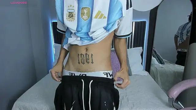 Axel Mendozaa online show from July 15, 2026, 8:27 pm