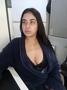 rainhajess online show from July 10, 2026, 9:04 pm