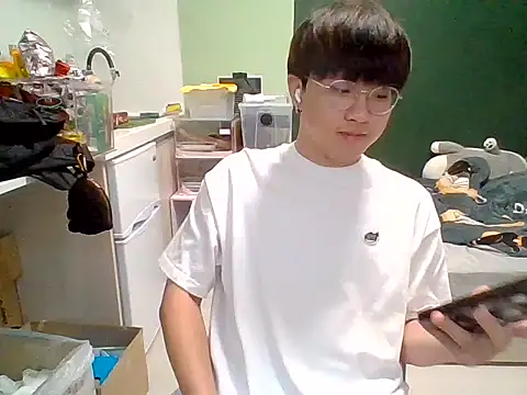 Snapshot of Yang_571 chatting on June 27, 2026, 5:19 pm Yang 571 online show from June 27, 2026, 5:19 pm