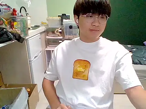 Snapshot of Yang_571 chatting on July 9, 2026, 3:11 pm Yang 571 online show from July 9, 2026, 3:11 pm