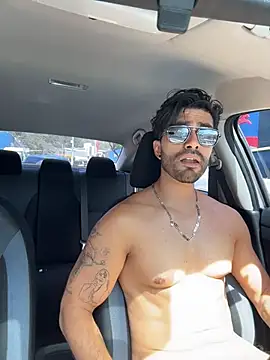 Snapshot of SantiagoMelendez chatting on July 13, 2026, 7:24 pm SantiagoMelendez online show from July 13, 2026, 7:24 pm