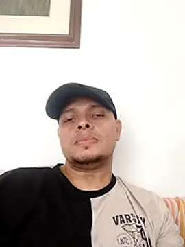 Snapshot of EnzoDesire chatting on June 19, 2026, 8:47 pm EnzoDesire online show from June 19, 2026, 8:47 pm
