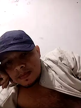 Snapshot of EnzoDesire chatting on July 13, 2026, 8:13 am EnzoDesire online show from July 13, 2026, 8:13 am
