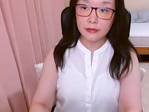 Snapshot of LENA-xo chatting on July 24, 2026, 2:46 pm LENA-xo online show from July 24, 2026, 2:46 pm