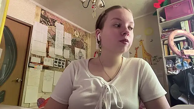 Snapshot of Aileyn chatting on June 10, 2026, 7:20 am Aileyn online show from June 10, 2026, 7:20 am