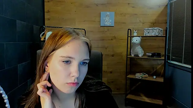 JessicaaSilva online show from June 17, 2026, 9:41 am