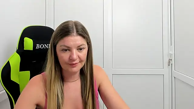 Snapshot of MiaSummerr_ chatting on July 11, 2026, 7:25 pm MiaSummerr online show from July 11, 2026, 7:25 pm