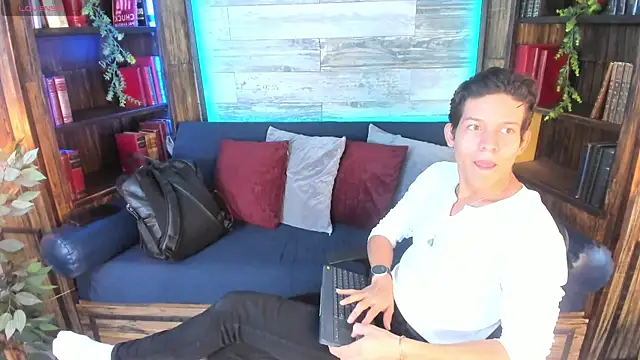 Snapshot of LevinFox chatting on June 21, 2026, 12:55 pm LevinFox online show from June 21, 2026, 12:55 pm