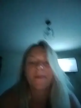 NinaHola online show from June 5, 2026, 7:41 pm