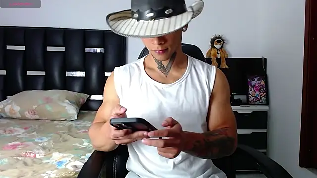 Snapshot of Erosscott_ chatting on July 30, 2026, 3:22 pm Erosscott online show from July 30, 2026, 3:22 pm