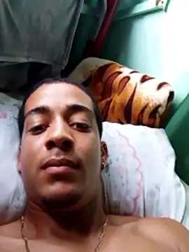 Snapshot of Enzo_Manul chatting on June 17, 2026, 10:19 pm Enzo Manul online show from June 17, 2026, 10:19 pm