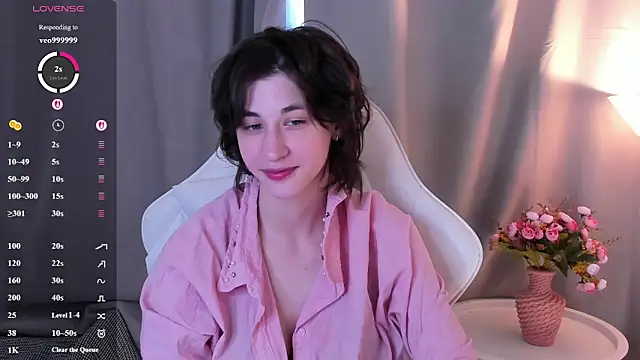 Carolina Lu online show from June 18, 2026, 2:21 am