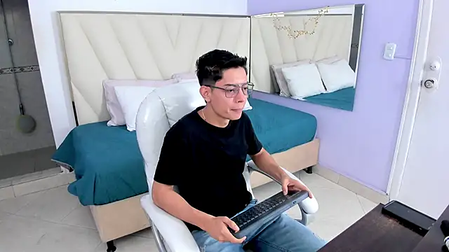 Snapshot of Ethan12_ chatting on June 16, 2026, 3:17 am Ethan12 online show from June 16, 2026, 3:17 am