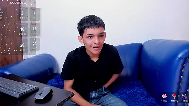 Snapshot of littlecum18 chatting on June 18, 2026, 12:21 pm littlecum18 online show from June 18, 2026, 12:21 pm