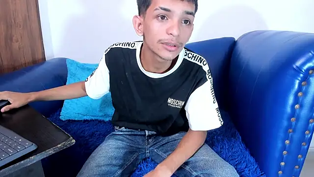 Snapshot of littlecum18 chatting on July 23, 2026, 2:14 pm littlecum18 online show from July 23, 2026, 2:14 pm