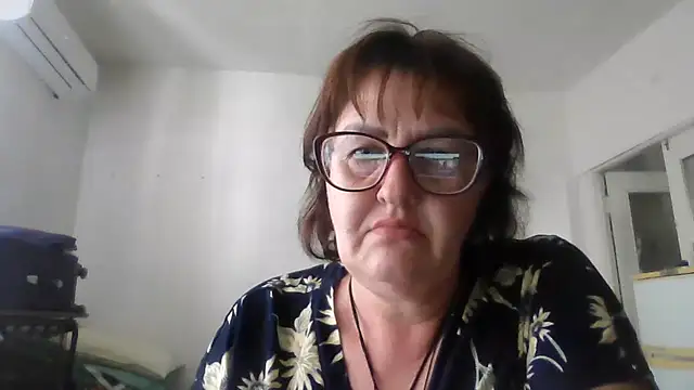 ErikaXShine online show from June 18, 2026, 11:59 am