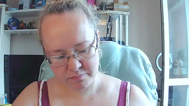 Snapshot of Viola27 chatting on July 17, 2026, 7:16 am Viola27 online show from July 17, 2026, 7:16 am