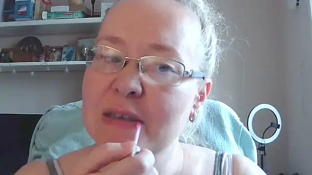 Snapshot of Viola27 chatting on July 16, 2026, 5:59 am Viola27 online show from July 16, 2026, 5:59 am