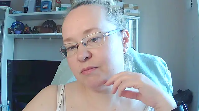 Snapshot of Viola27 chatting on July 11, 2026, 7:19 am Viola27 online show from July 11, 2026, 7:19 am