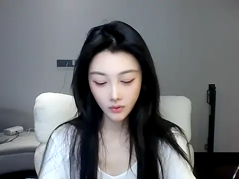Snapshot of SylvieMaya chatting on June 12, 2026, 4:38 pm SylvieMaya online show from June 12, 2026, 4:38 pm