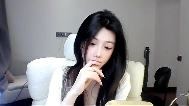 Snapshot of SylvieMaya chatting on June 26, 2026, 6:36 pm SylvieMaya online show from June 26, 2026, 6:36 pm