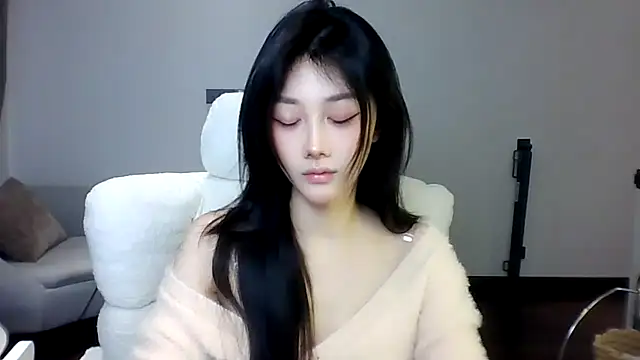 Snapshot of SylvieMaya chatting on July 23, 2026, 4:14 pm SylvieMaya online show from July 23, 2026, 4:14 pm