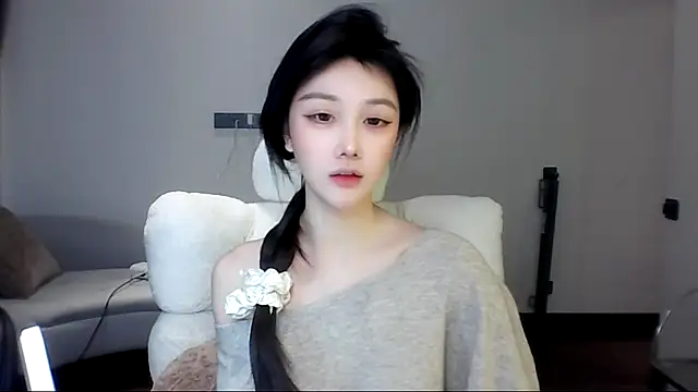 Snapshot of SylvieMaya chatting on July 15, 2026, 7:10 pm SylvieMaya online show from July 15, 2026, 7:10 pm