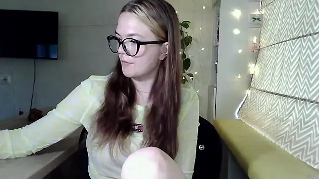 Snapshot of AvrilGillig chatting on June 24, 2026, 1:32 pm AvrilGillig online show from June 24, 2026, 1:32 pm