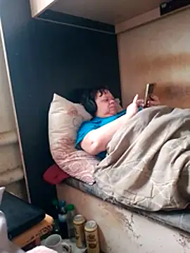 Snapshot of oksana72 chatting on February 23, 2026, 9:43 am oksana72 online show from February 23, 2026, 9:43 am